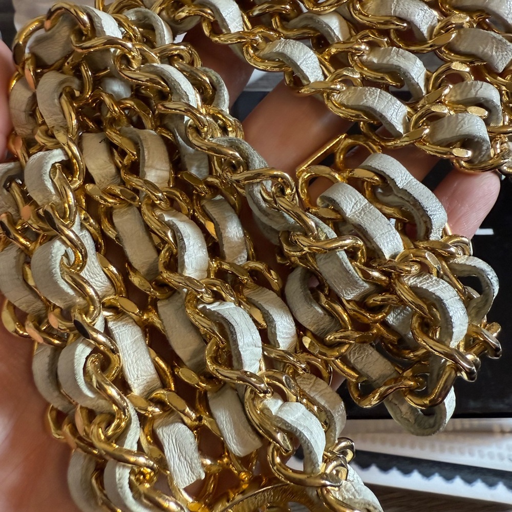 CHANEL Vintage White Leather Gold Chain Link CC Logo Necklace/Belt - Picture 7 of 13